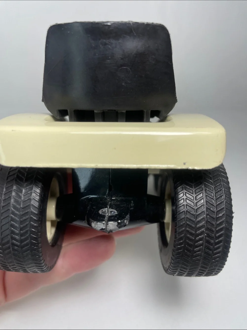 ERTL COAST TO COAST LAWN & GARDEN TRACTOR  1:12 MODEL TOY 1988